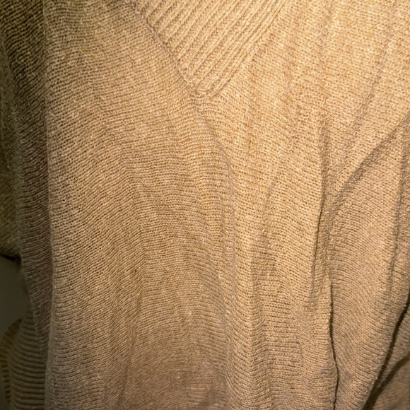 CUTEST SWEATER ! 🤩😍 - Picture 2 of 2